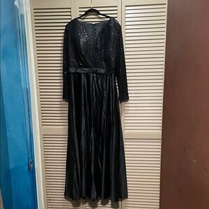 Elegant Black Long-Sleeve Sequin Evening Dress